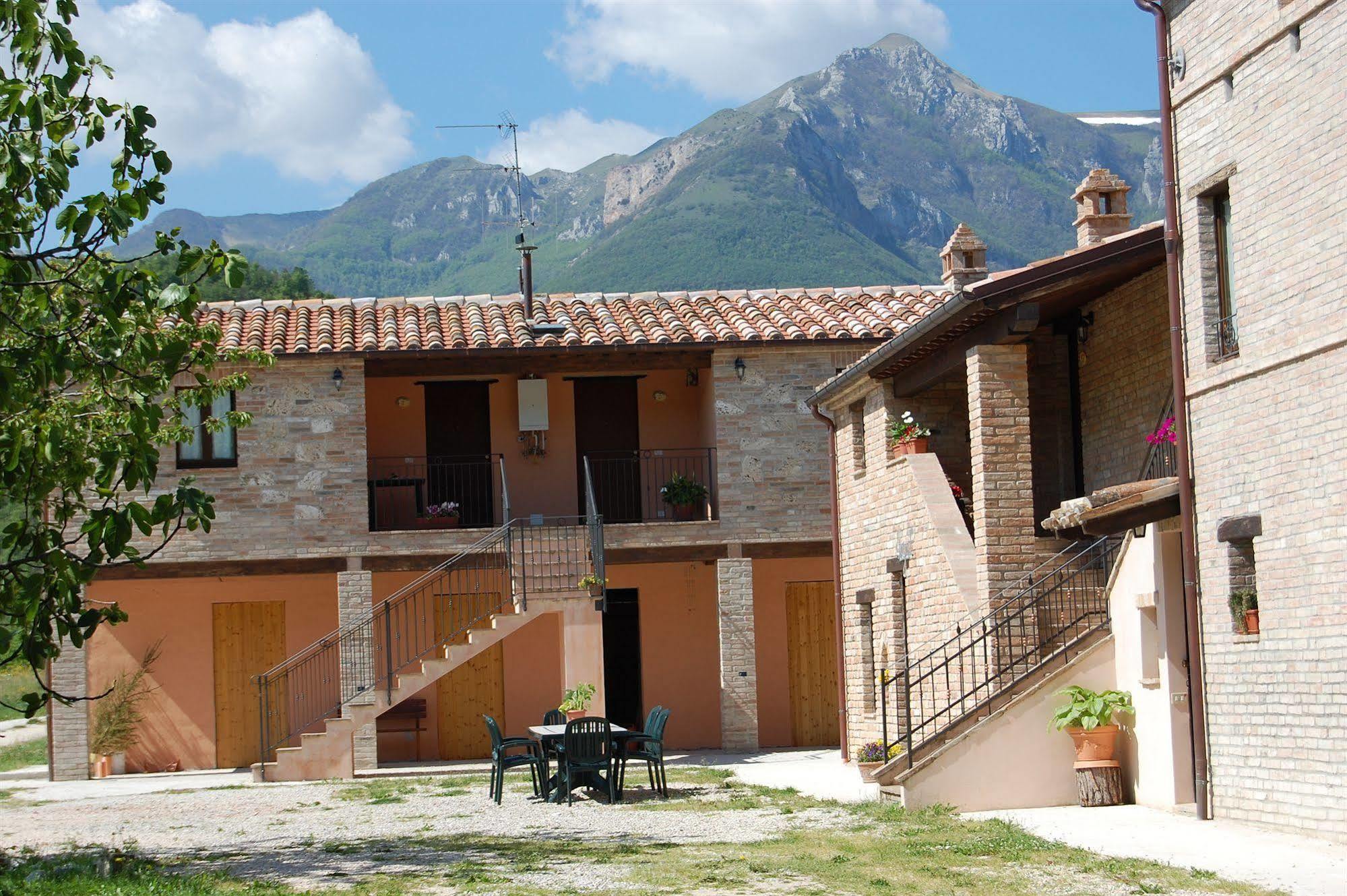 Gasthaus Antica Dimora Sarnano Exterior foto