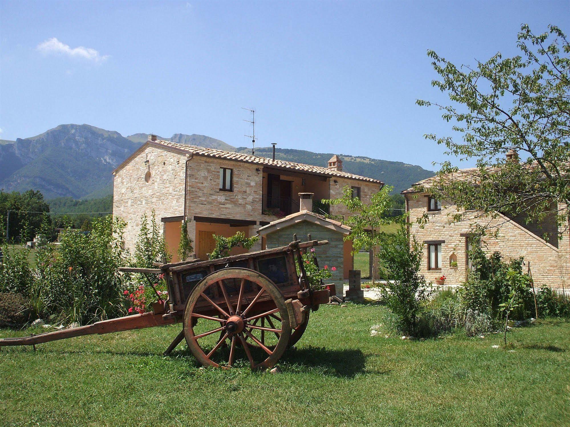Gasthaus Antica Dimora Sarnano Exterior foto